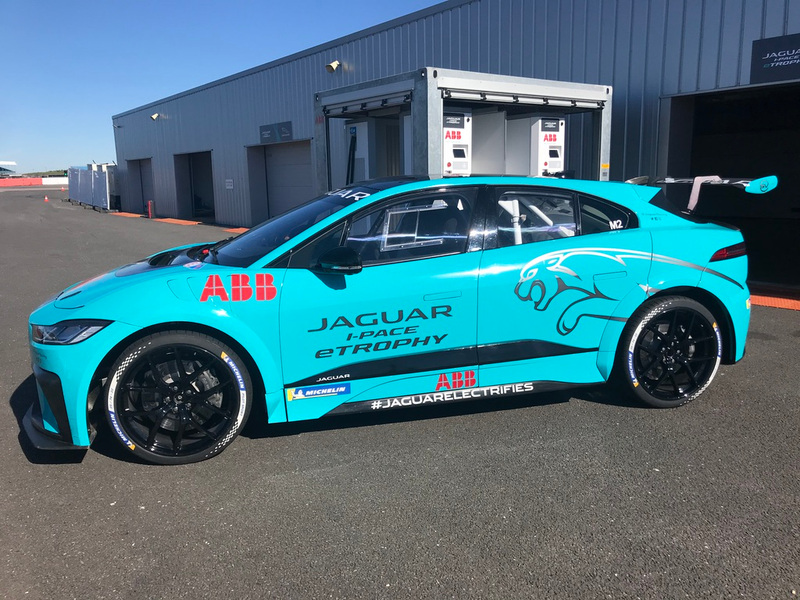 Illustration for article titled Jaguar’s I-Pace eTROPHY Race Car Does Some Amazing Things With Electricity